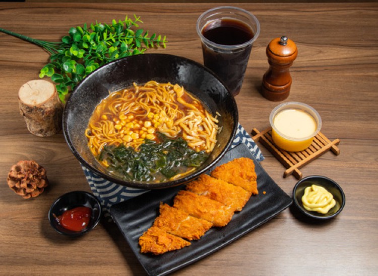 魚排拉麵 | 豬豬の拉麵屋-安南店